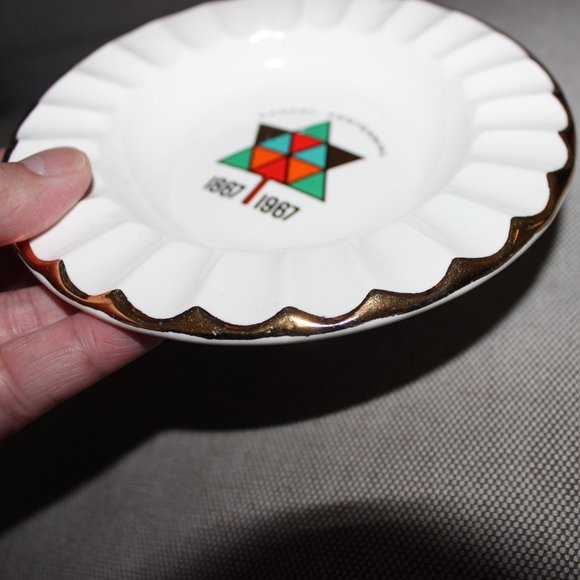 3/$77❤️rare vintage 6" Canada Centennial 1867-1967 ashtray Georgian China - Picture 3 of 6